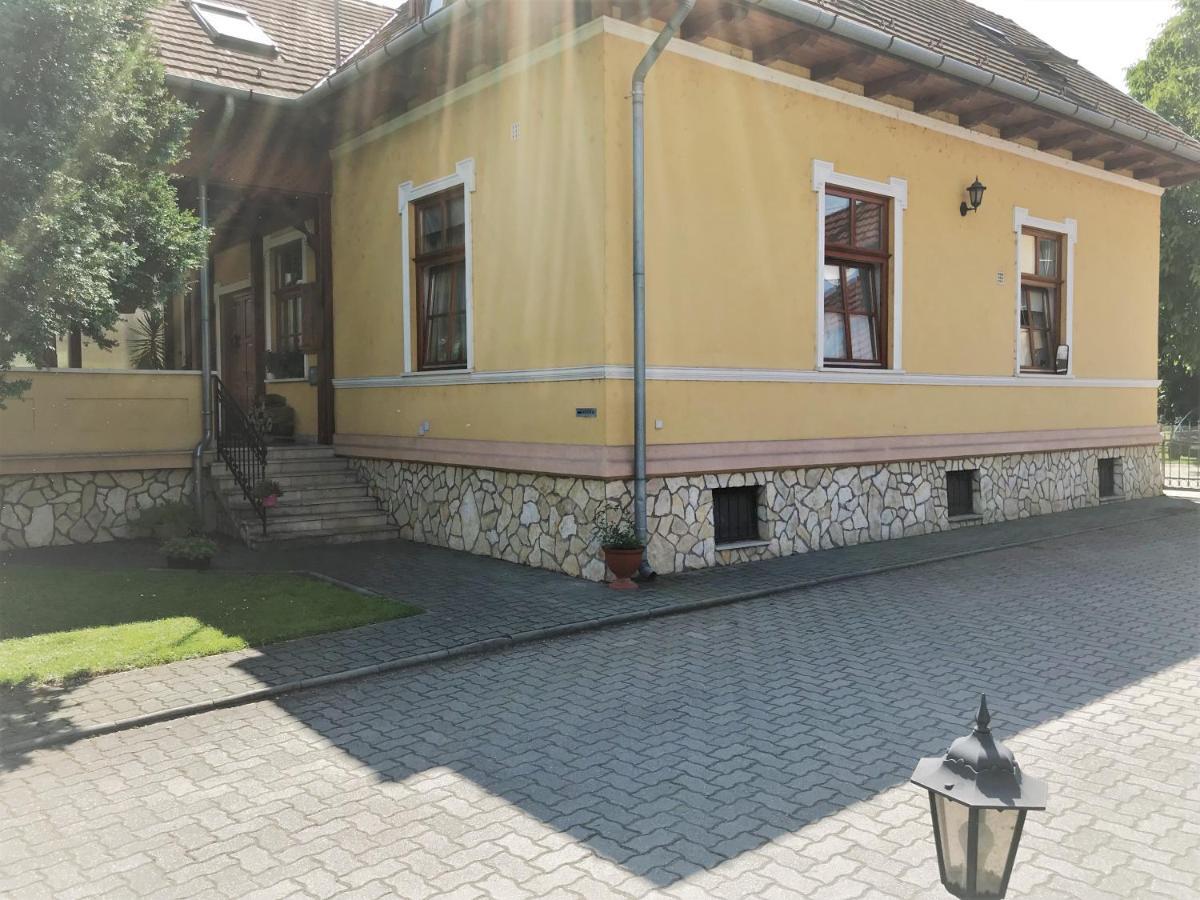 Szent Istvan Fogado Hotel Nagymaros Exterior foto